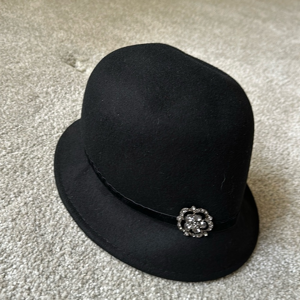 Callanan Millinery 100% wool/lana
Black Hat